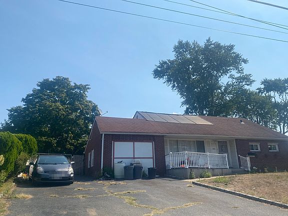3rd image of 207 Claywood Dr