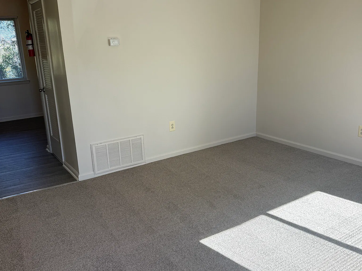3 bed, 850 sqft, $1,549 — Photo 2
