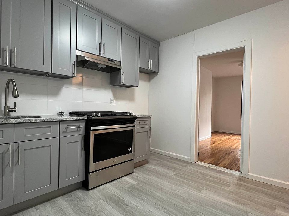2nd image of 124 Huron St #2L