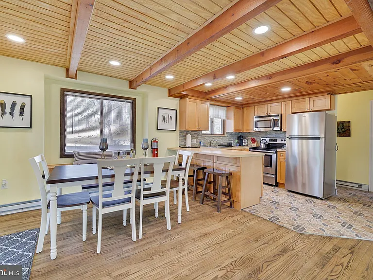 163 Cambridge Ct — Photo 7