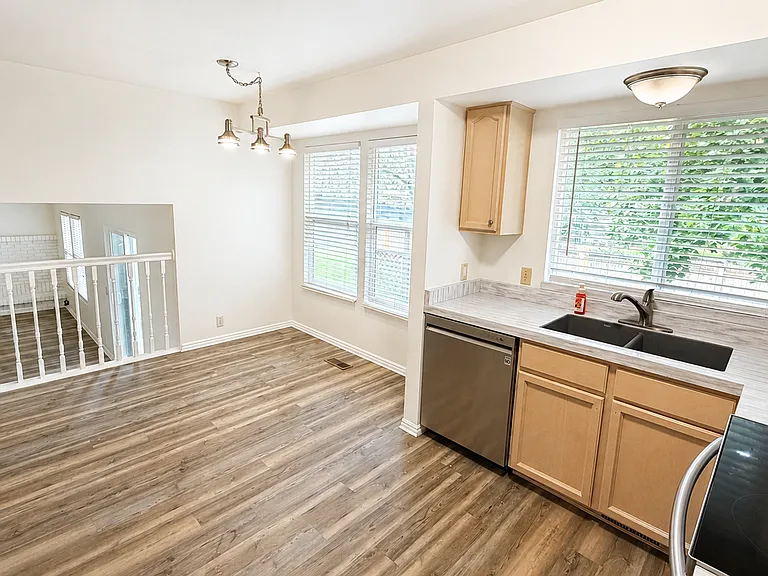 1564 E Hidden Valley Dr — Photo 9