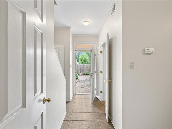 3rd image of 2284 Edgewood Cv #2284