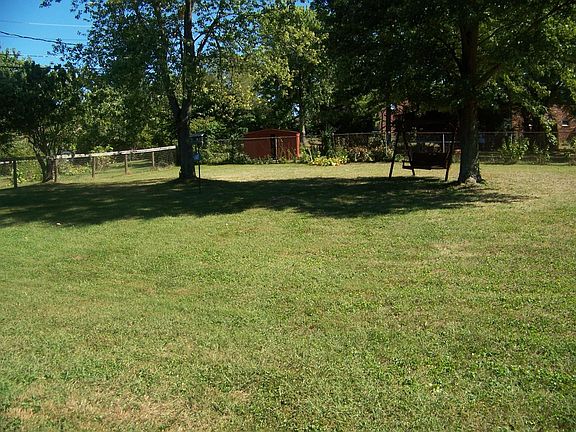 4th image of 3280 Bowie Dr