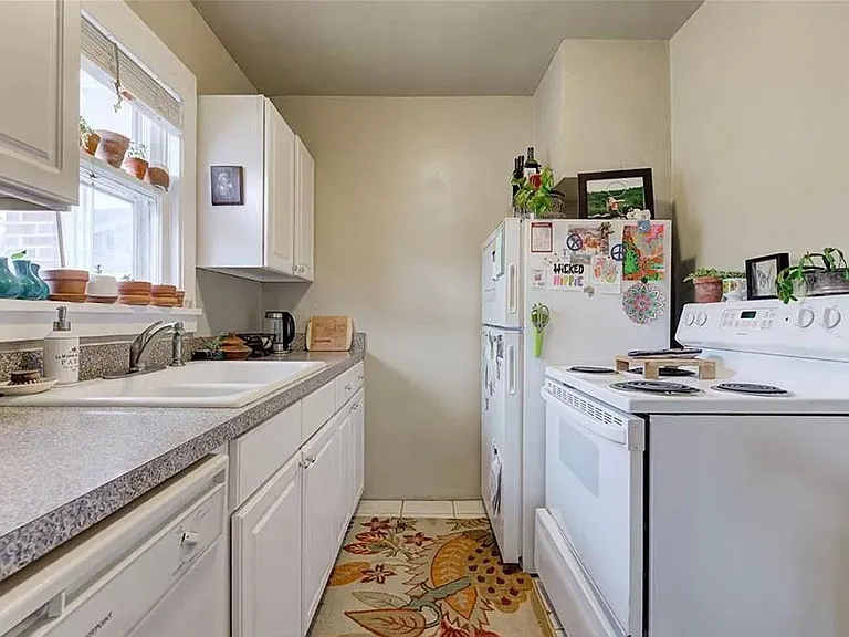 2823 NW 13th St — Photo 11