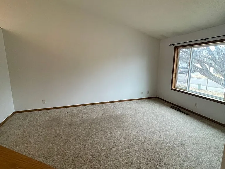 1210 Clover Ridge Ct — Photo 5