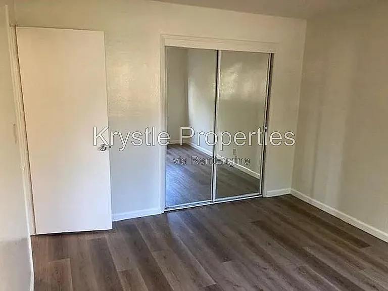 135 W F St — Photo 9