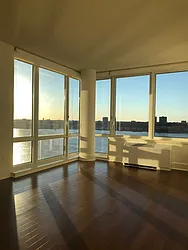 60 Riverside Boulevard