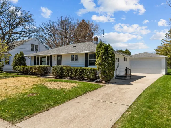 2015 Nebraska St, Oshkosh, WI 54902