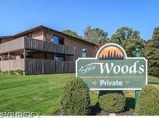 6895 Carriage Hill Dr #E76, Brecksville, OH 44141