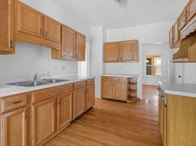 4571 W 157th St