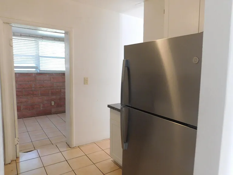 435 NW 30th Ave — Photo 8