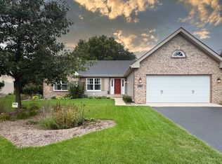6541 Chartwell Dr, Rockford, IL 61114