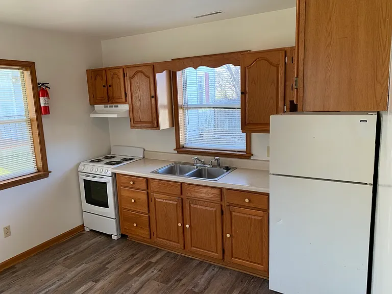 300 Bolling St #A — Photo 8