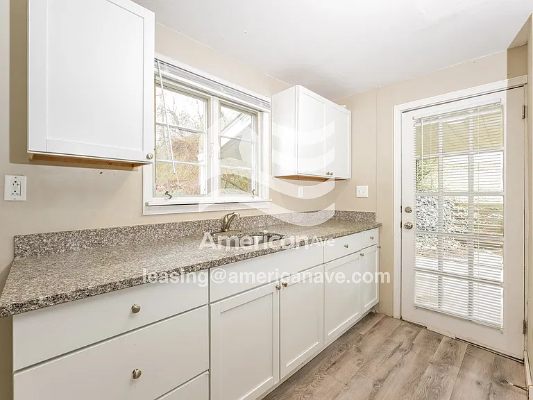 1620737_005_kitchen_5.jpg