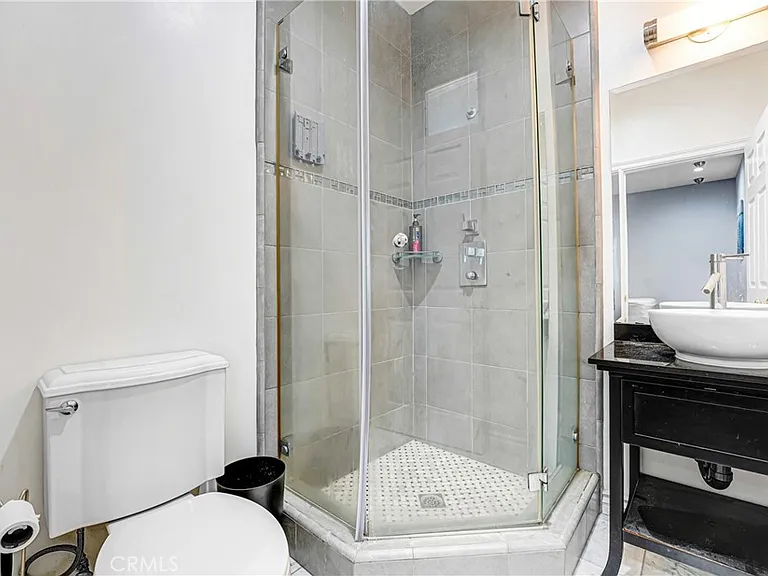 22450 Collins St — Photo 54