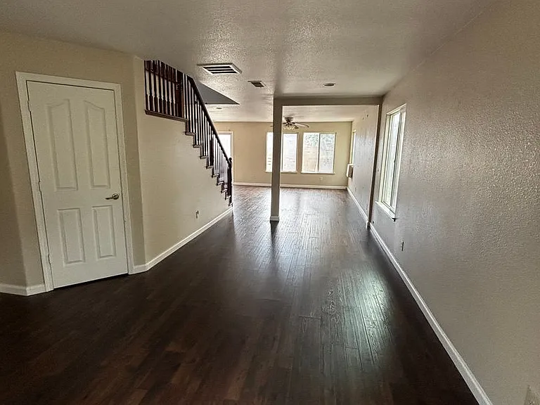 866 Papaya St — Photo 4