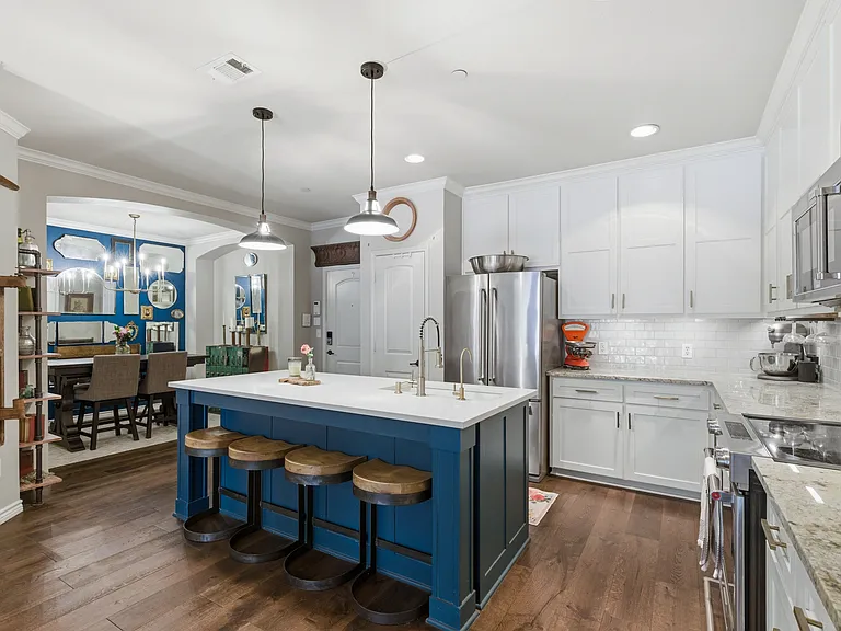 1020 Texas St #3100 — Photo 3