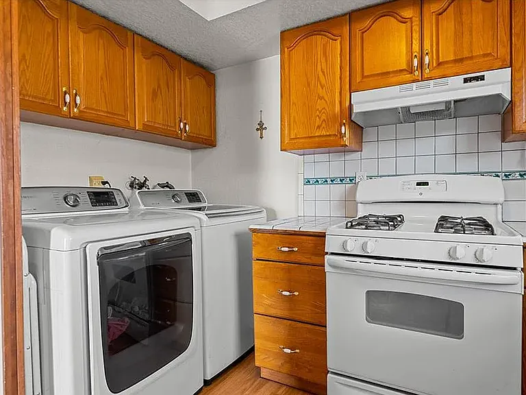 738 Kiener Dr #B — Photo 3