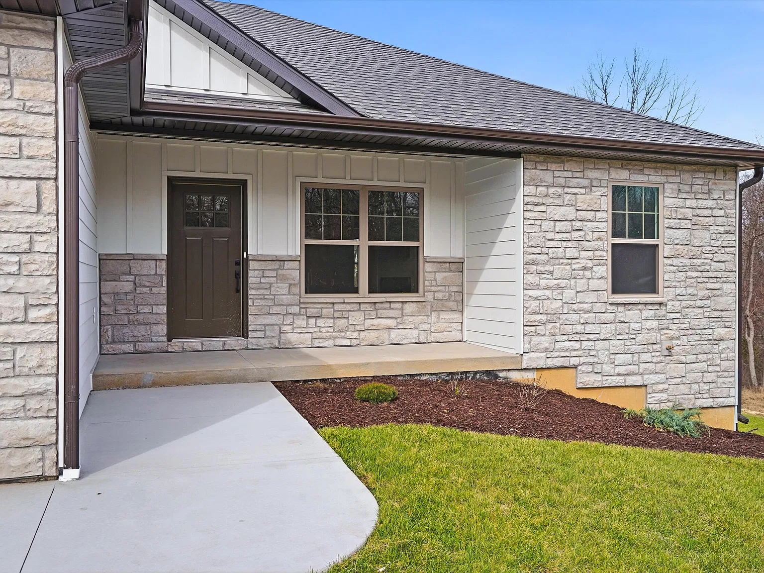 3 bed, 2.0 bath, 1584 sqft, $3,000 — Photo 3