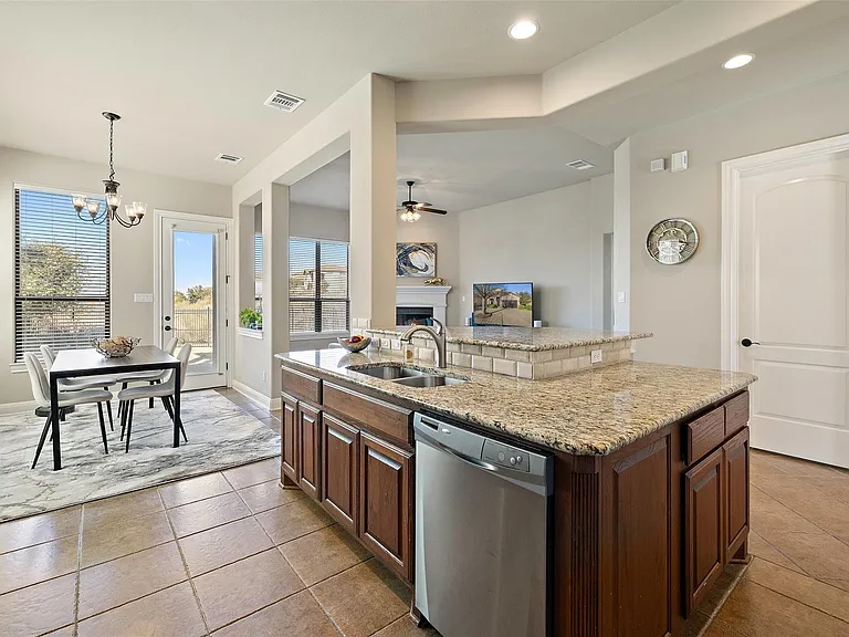 2216 Gilia Dr — Photo 8