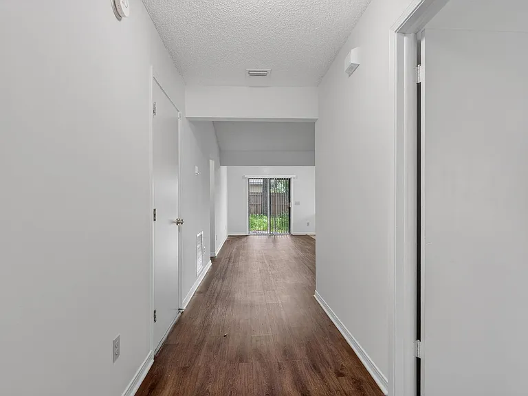 1445 Classic Oak Rd W — Photo 5