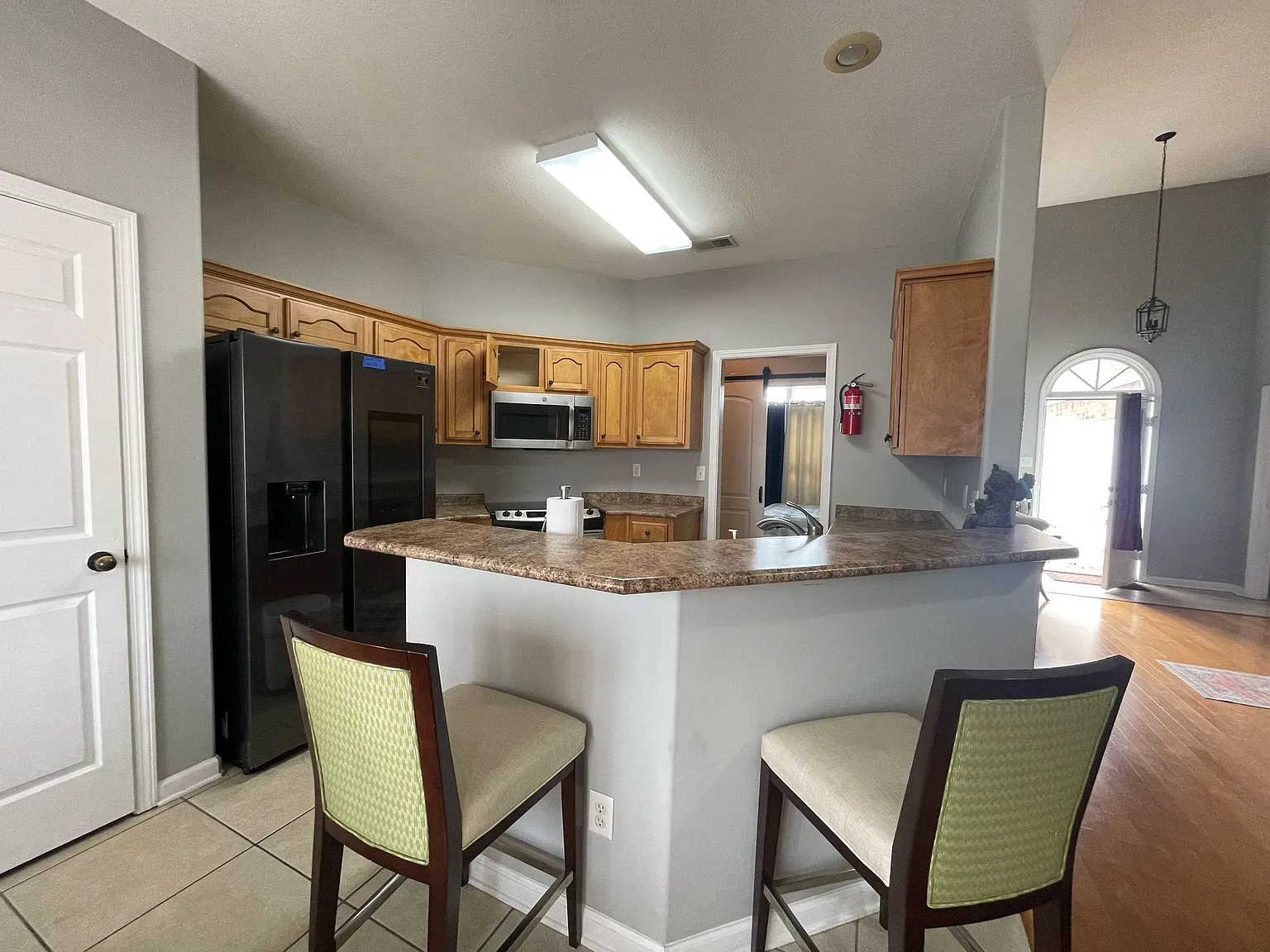 5 bed, 1901 sqft, $8,495 — Photo 4