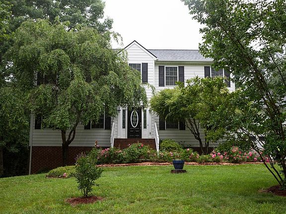 2nd image of 105 Ivy West Dr
