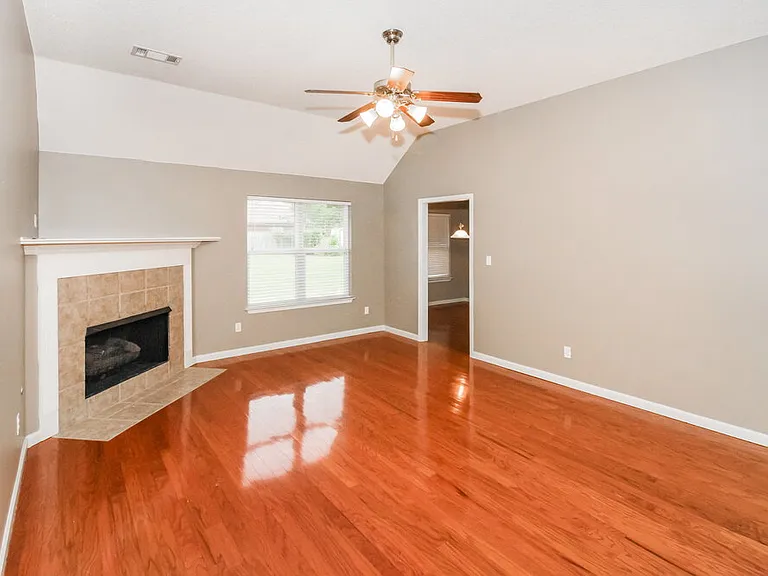 9410 Grove Rd — Photo 4