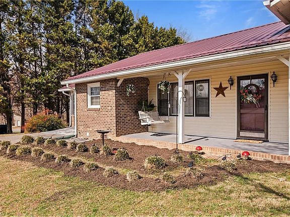 4th image of 2198 S McKinney Rd