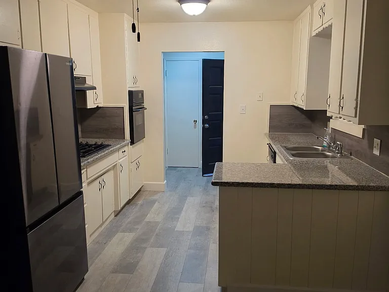 1005 W Cambridge Ave — Photo 10
