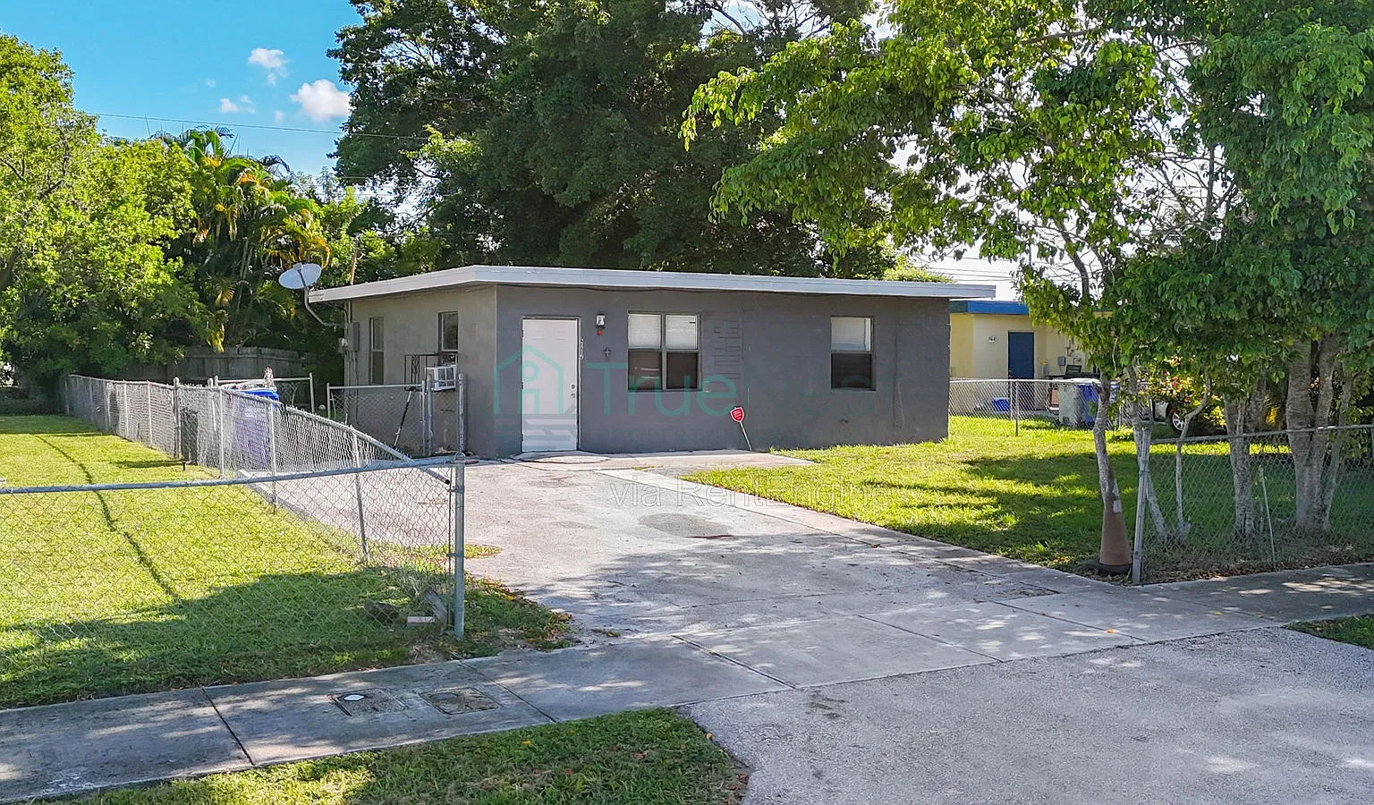 2 bed, 1.0 bath, $1,900 — Photo 3