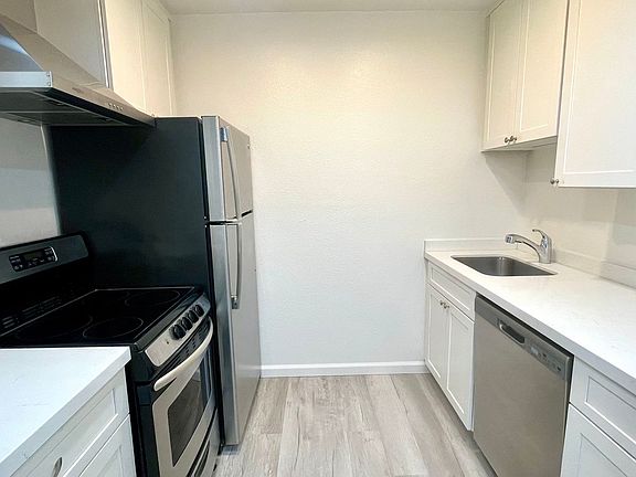 3rd image of 2044 Ascot Dr APT 7