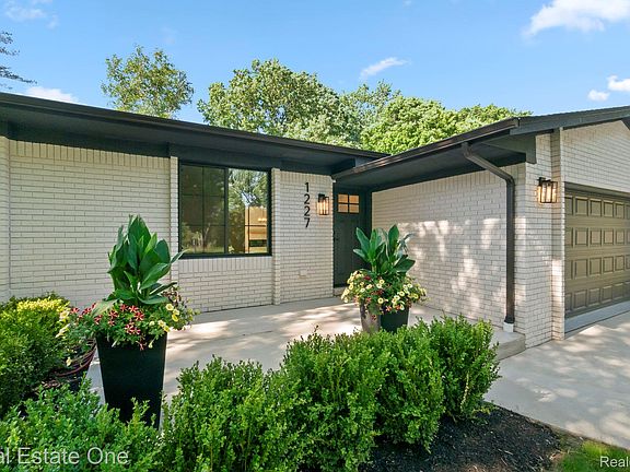 4th image of 1227 Shallowdale Dr