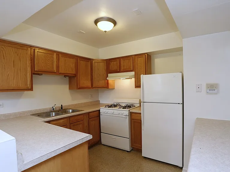 871 Burnham Dr — Photo 5