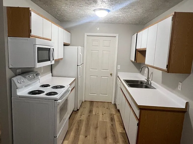 726 W Jefferson St — Photo 2