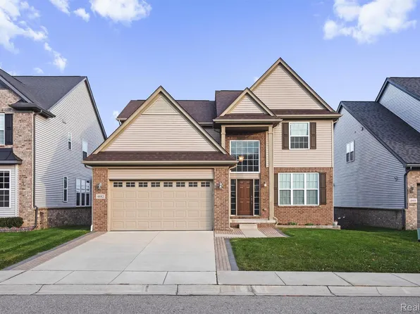 4882 E Stonegate Cir, Lake Orion, MI 48359