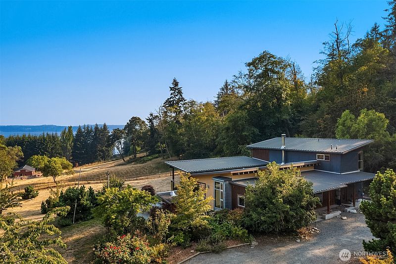 2nd image of 4409 SW Point Robinson Road