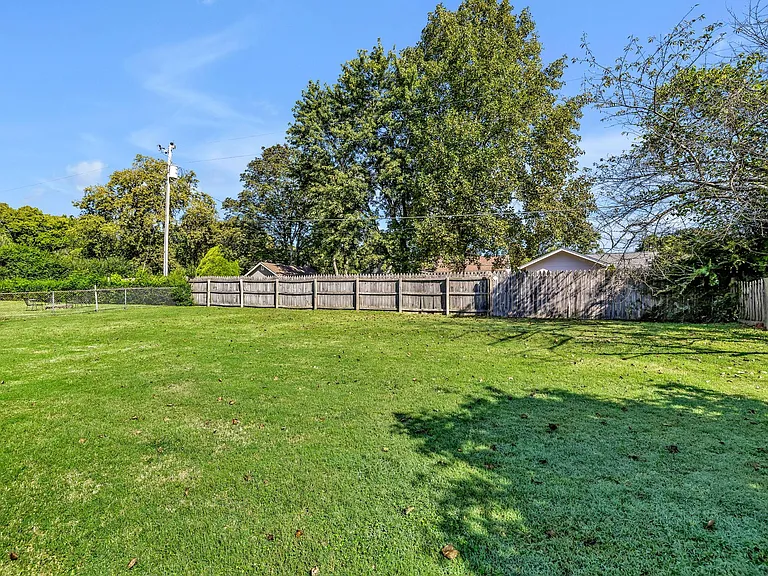 313 James Ave — Photo 48