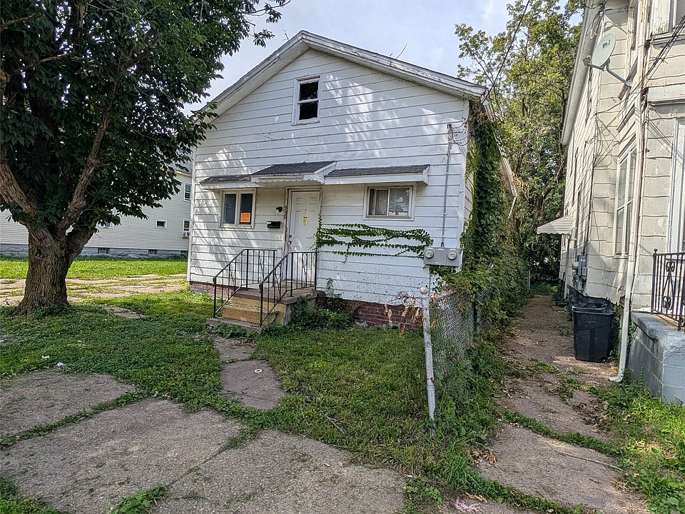 1st image of 930 W 17th St