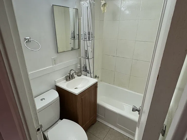 478 N Logan St #2 — Photo 7
