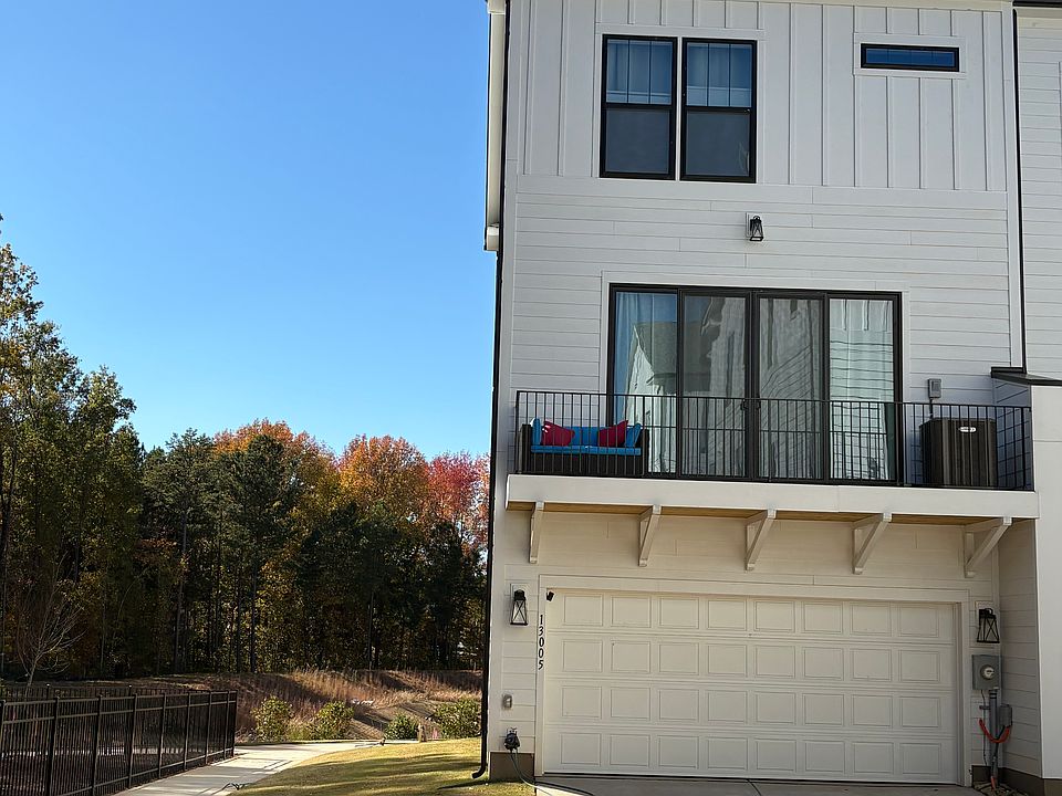 End-unit located at the end of the road -- with additional street parking available when needed