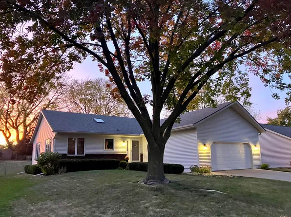 2221 Buchanan Dr, Ames, IA 50010