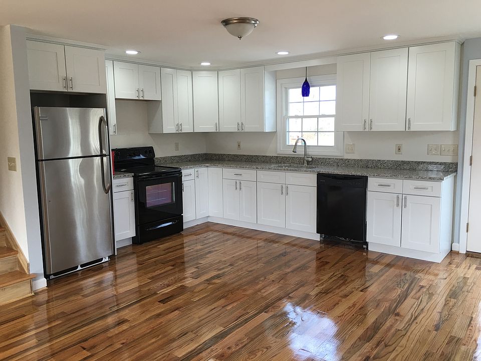 1st image of 26 Mountain View Dr