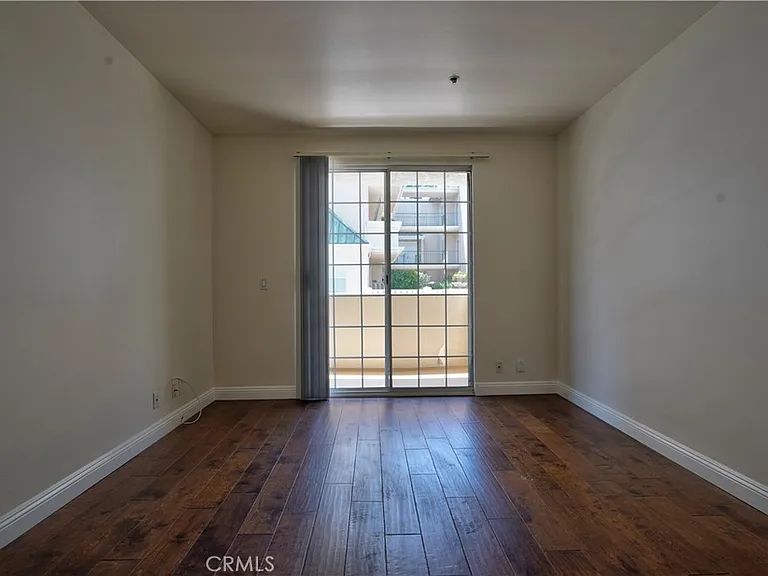 930 N Doheny Dr #303 — Photo 12