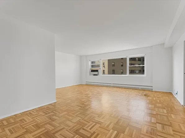 9 Fordham Hill Oval image 2 of 12