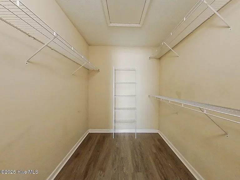 2710 York Ct — Photo 10
