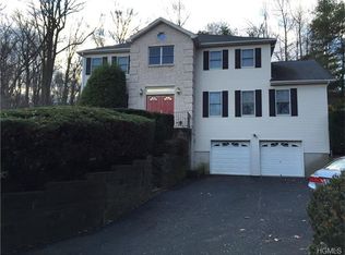 557 S Pascack Rd, Chestnut Ridge, NY 10977