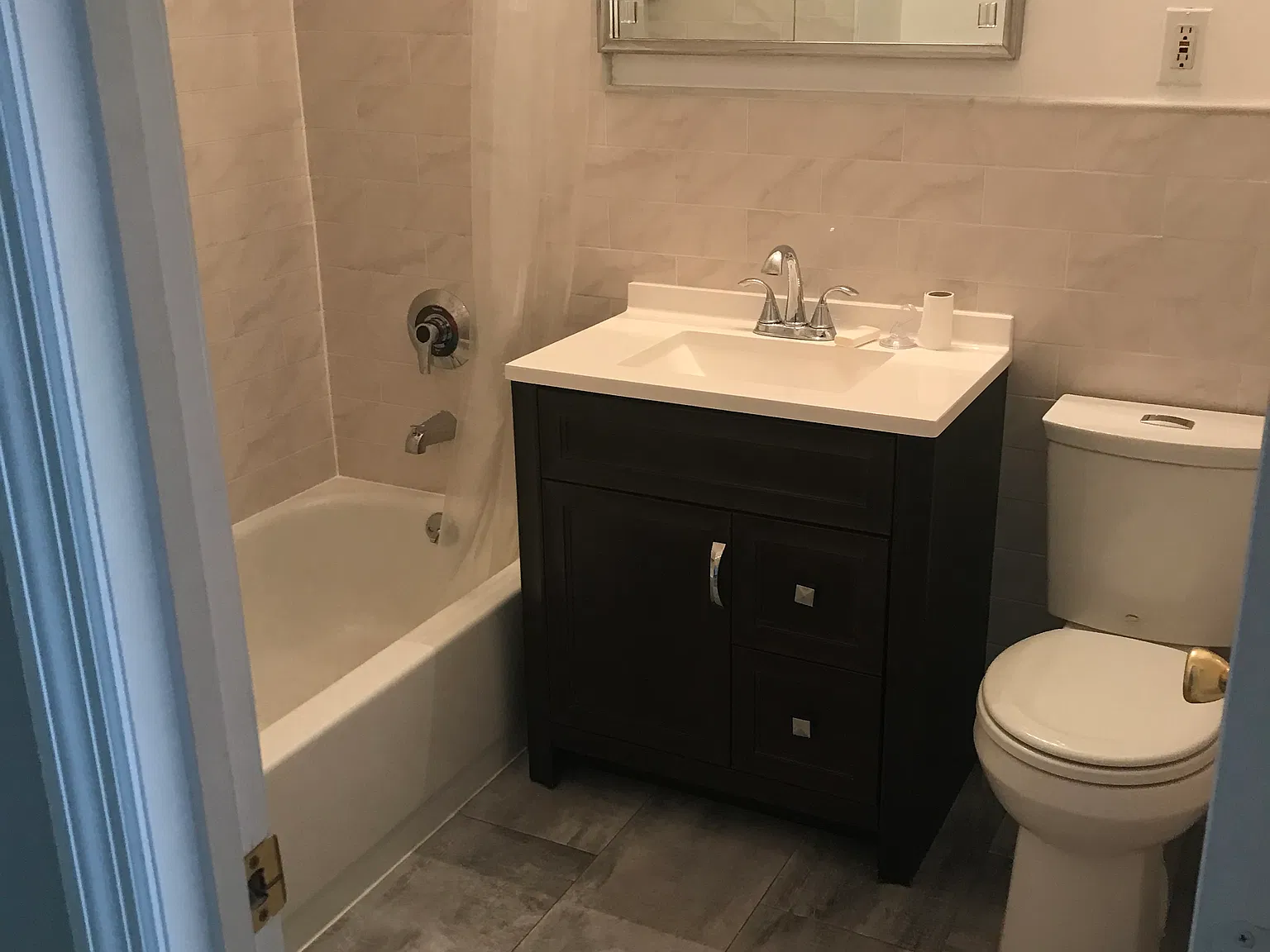 3 bed, 1300 sqft, $3,150 — Photo 3