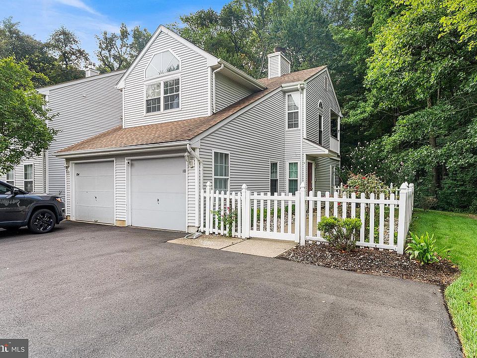 1st image of 106 Birch Hollow Dr