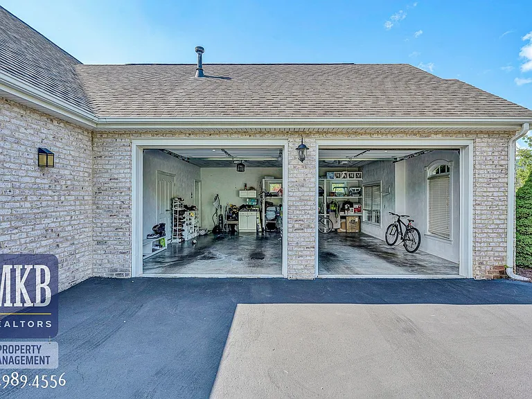 7621 Nandina Dr — Photo 37